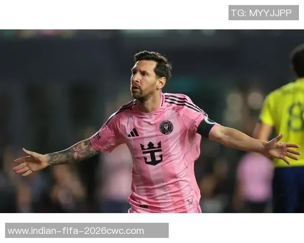 梅西化身老年球员挑战足球场展现不老传奇风采