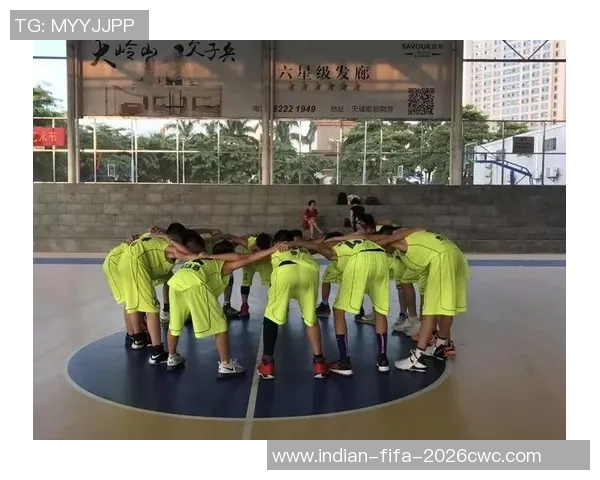 热血沸腾的篮球比赛入场时刻球迷齐聚一堂共襄盛举的精彩瞬间